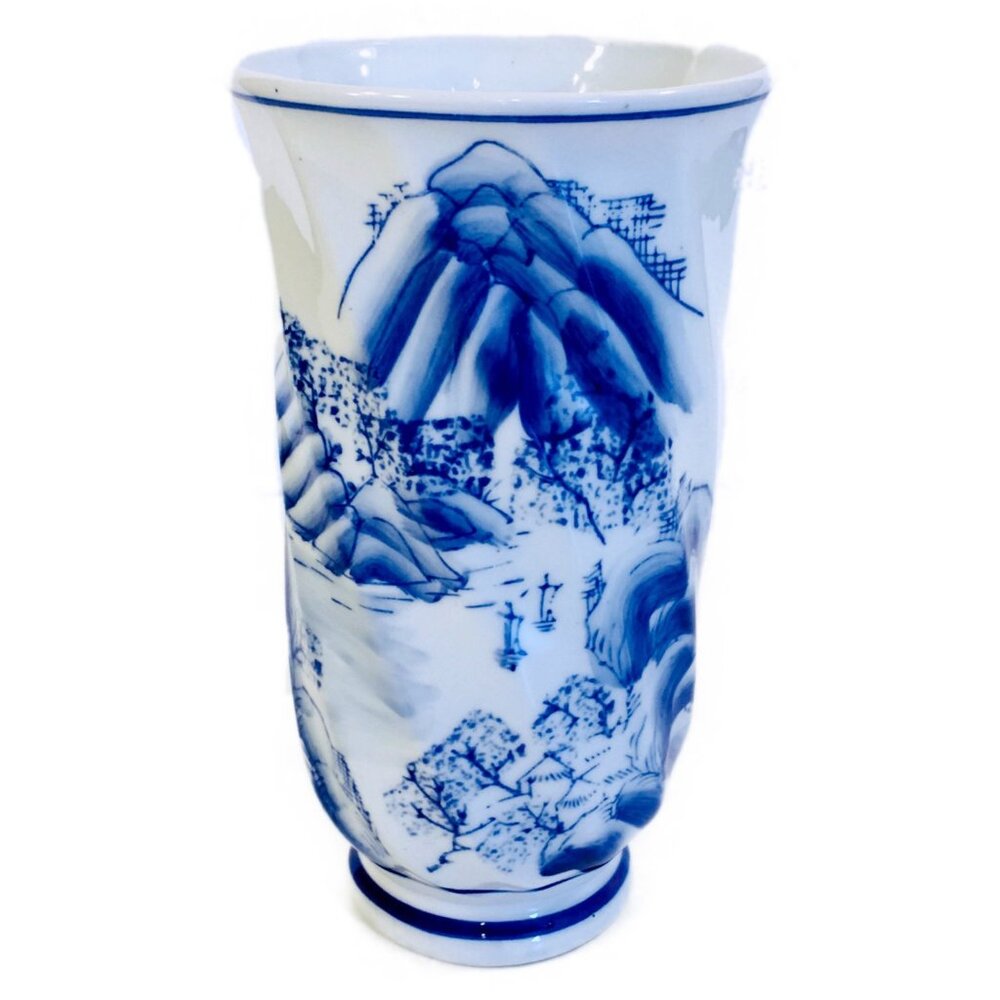 Vintage Chinese Blue‑and‑White Porcelain Swirl Landscape Pattern • 8¼″ Tall Vase